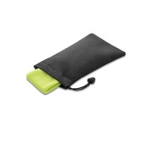 BERNAL. Sporthandtuch aus recyceltem Polyester (100% rPET) dient zur Erfrischung mit Vliesstoffbeutel